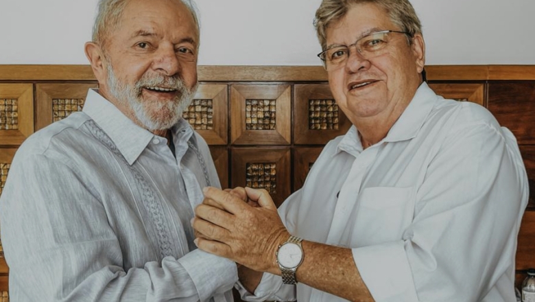 João Azevêdo se reúne com Lula para traçar estratégias na reta final de campanha
