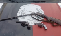 Policiais militares trocam tiros com acusados de assalto e apreende armas na PB