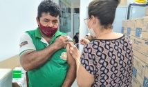 Secretaria de Saúde de Sousa realiza vacinação contra a Covid-19 e atualização de vacinas de rotina no período noturno