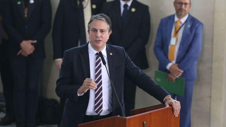 Ministro Camilo Santana anuncia retomada de 4 mil obras de instituições de ensino