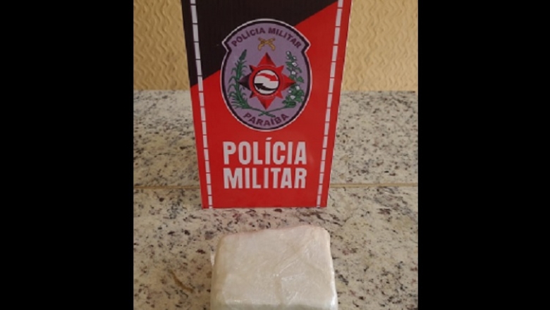 Homem foge da PM e deixa para trás quase 500 gramas de pasta de cocaína no Sertão da PB