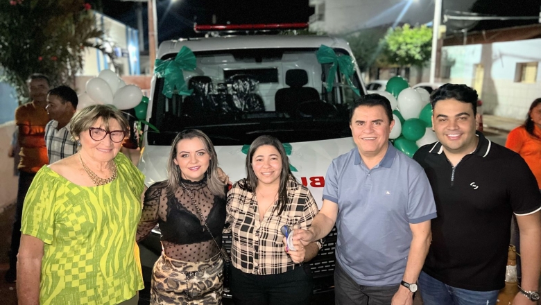 Wilson Santiago entrega ambulância em Nova Olinda e prestigia São João do município de Diamante