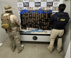 PC e PRF apreendem 400 kg de maconha e cocaína  em Cajazeiras; a droga estava numa carreta de uma grande transportadora 