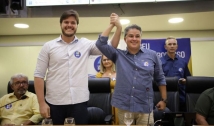 Efraim Filho abre as portas do União Brasil e aguarda Bruno Cunha Lima
