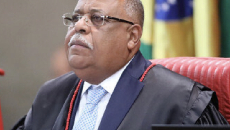 Benedito Gonçalves, do TSE, multa Bolsonaro e Braga Netto em R$ 110 mil por descumprirem decisão 