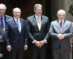 Partidos do Centrão pressionam Lula por definições sobre ministérios