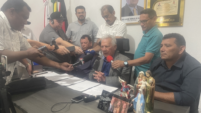 Em coletiva de imprensa, prefeito de Cajazeiras anuncia medidas drásticas, corte de despesas e cancelamento de apresentações artísticas 