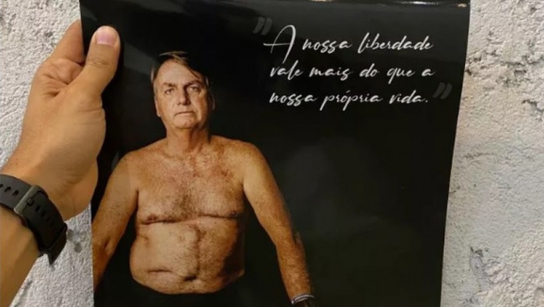 Eduardo Bolsonaro lança calendário com foto do pai mostrando cicatriz da facada 