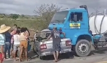 Homem morre após colisão entre caminhão pipa e picape no Sertão da PB