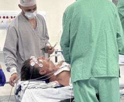Cirurgias de Bolsonaro terminam e fotos do ex-presidente entubado vazam 