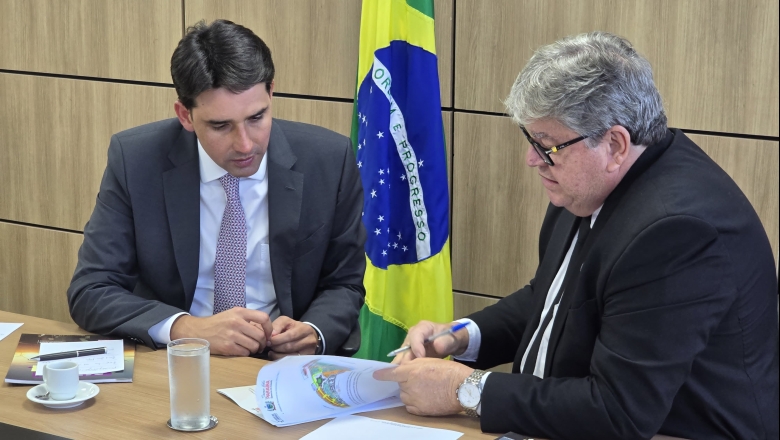 João Azevêdo solicita a ministro novos investimentos para o Porto de Cabedelo, incluindo exportação de automóveis