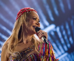 Solange Almeida adia agenda de shows após cirurgia não programada 