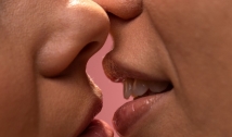 Dia do beijo: beijar libera hormônios, acelera o coração e provoca prazer; confira benefícios