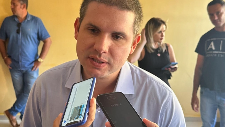 Hugo Motta encerra polêmica e garante que projeto que prevê FGTS como garantia para empréstimo não será mais pautado