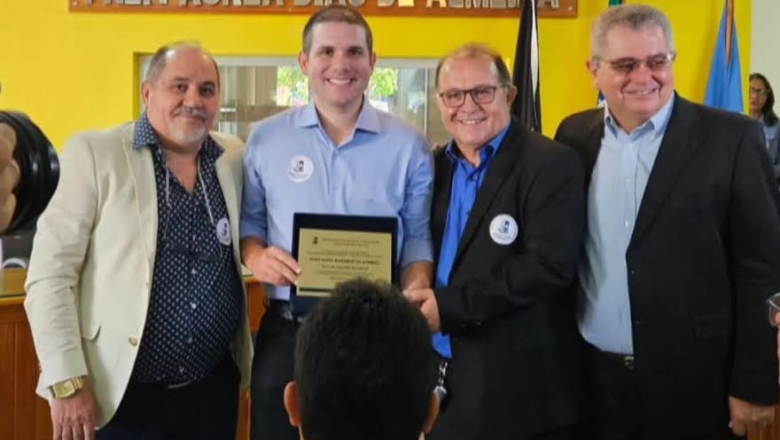 Com bênção de Hugo Motta, prefeito de Bonito de Santa Fé oficializa filiação ao Republicanos e anuncia repetição da chapa Ceninha-Sabino Jr