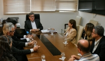 João Azevêdo discute ampliação de intercâmbios com representantes da UFPB e de instituição francesa