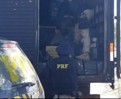 PRF apreende na Bahia caminhão com 1,3 toneladas de maconha que seria entregue em Sousa; veja vídeo