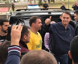 Jair Bolsonaro vota em escola da Vila Militar, no Rio de Janeiro