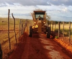 Secretaria de Desenvolvimento Rural está concluindo recuperação de estradas da zona leste de Cajazeiras