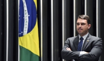 Líder do PSL chama Flávio Bolsonaro de “bandido de estimação”