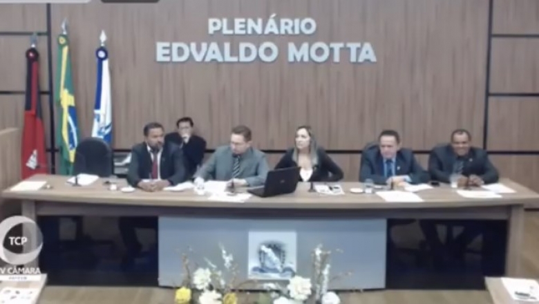 Agressões verbais entre vereadores encerram sessão na Câmara Municipal de Patos