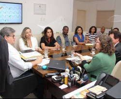 João Azevêdo apresenta potencialidades da Paraíba à missão da Colômbia, Mali e Moçambique 