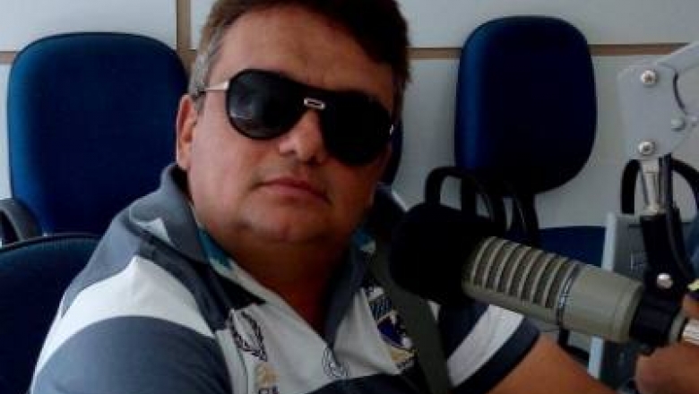Ex-assessor de imprensa do prefeito de Cachoeira dos Ãndios cobra salÃ¡rios de dezembro dos professores: "NÃ£o paga porque nÃ£o quer"