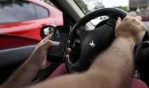 Um em cada cinco brasileiros usa o celular enquanto dirige
