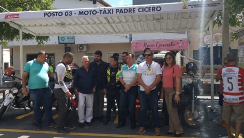Prefeito Zé Aldemir e SCTrans entregam mais duas coberturas de postos de moto-táxi em Cajazeiras