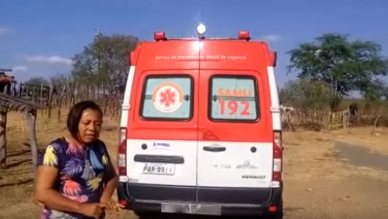 Vereadora de Pombal grava vídeo e mostra ambulância do SAMU abandonada na BR 230 por falta de combustível