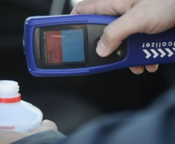 Novo bafômetro detecta embriaguez sem motorista precisar soprar aparelho
