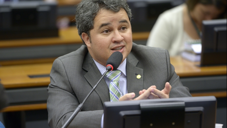 Efraim Filho será o próximo líder do DEM; ouça entrevista