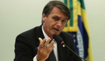 Chamado de traidor, Bolsonaro diz a policiais que 'vai resolver o caso'