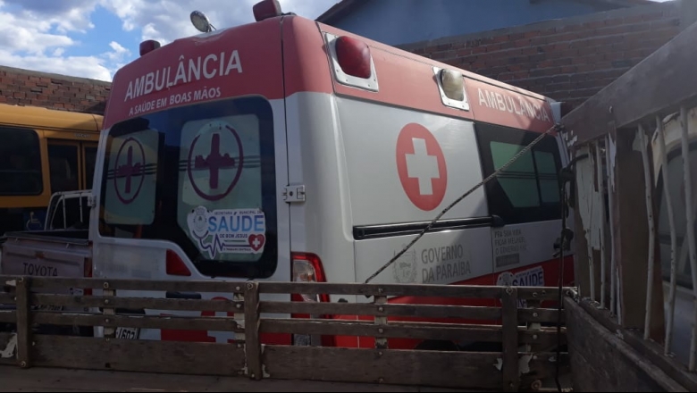 Ambulância de Suporte Avançado da Prefeitura de Bom Jesus está abandonada em uma oficina 