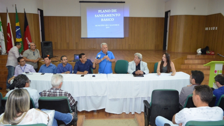 Prefeito Zé Aldemir assina contrato para execução do Plano Municipal de Saneamento Básico de Cajazeiras