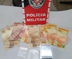 Jovens são presos com drogas, dinheiro e balança de precisão em Catolé do Rocha
