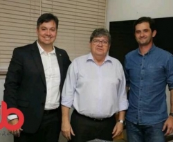 Prefeito de São Francisco está alinhado politicamente com o grupo que governa a PB, diz Júnior Araújo