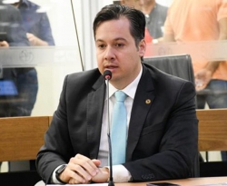 Redes Sociais: Júnior Araújo destaca liberação de recurso para compra de ônibus escolar para Cajazeiras