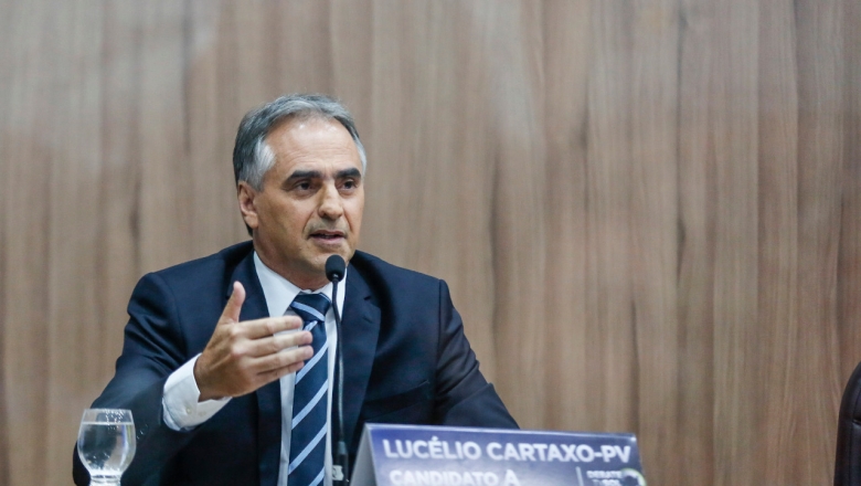 “Sertão é terra de gente forte e precisa de um governo eficaz”, diz Lucélio em debate no Sertão