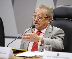 CCJ do Senado aprova Previdência por 18 a 7 com sim de José Maranhão