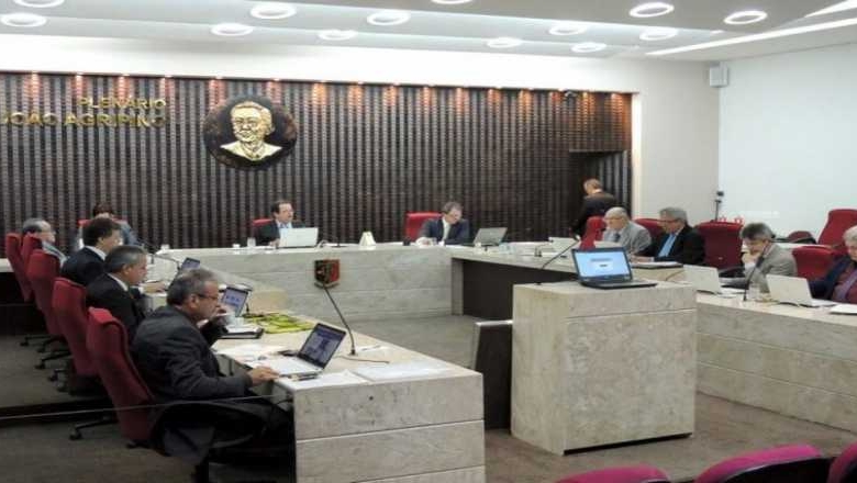 TCE-PB alerta Prefeitura por gastos com pessoal e acúmulo de cargos