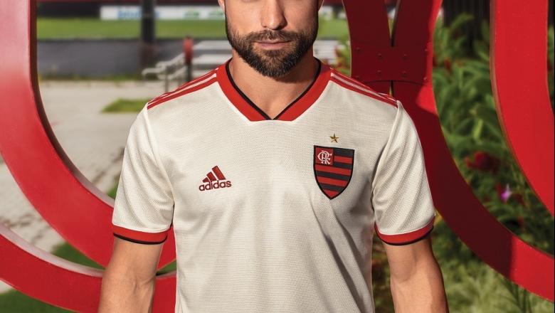 Flamengo apresenta segunda camisa de cor branca